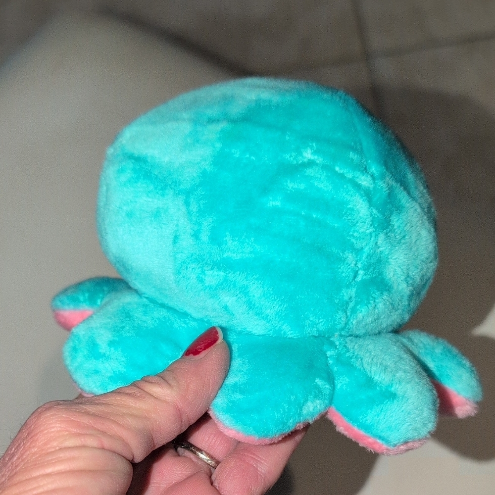TeeTurtle Reversable Plushie -  Pink/ Blue Octopus - Picture 6 of 7